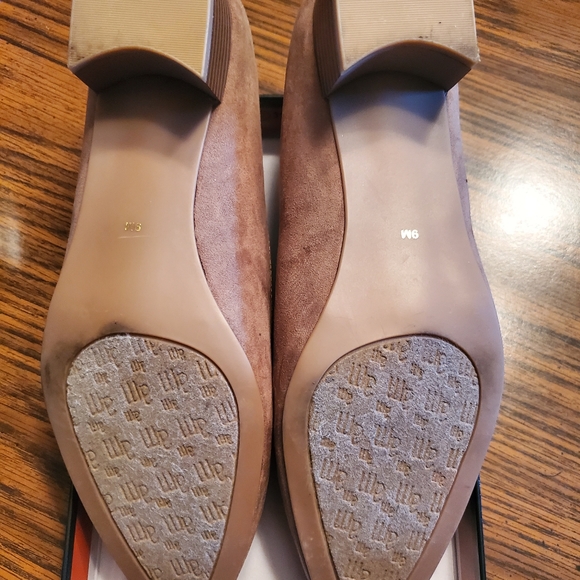 Ladies shoes w bling💎 - Picture 4 of 5